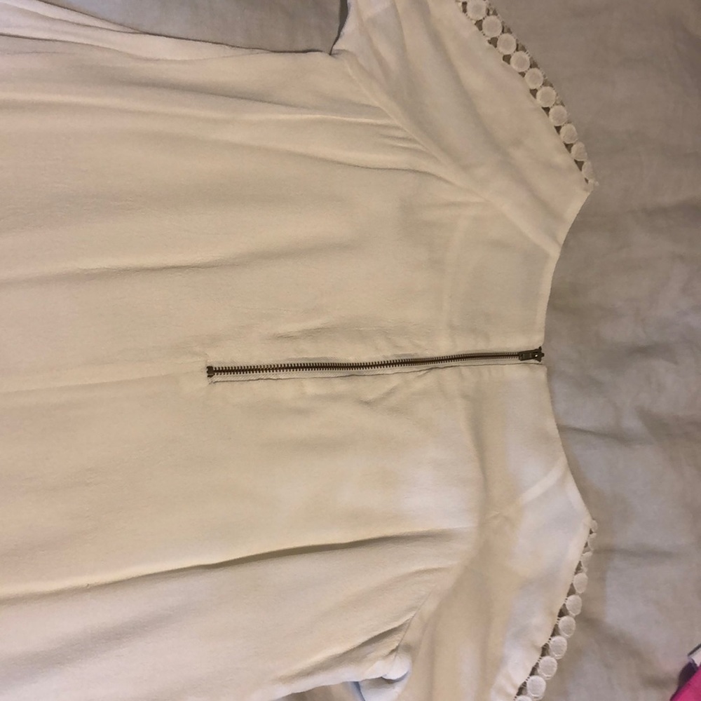 Thigh length white dress - Picture 2 of 2